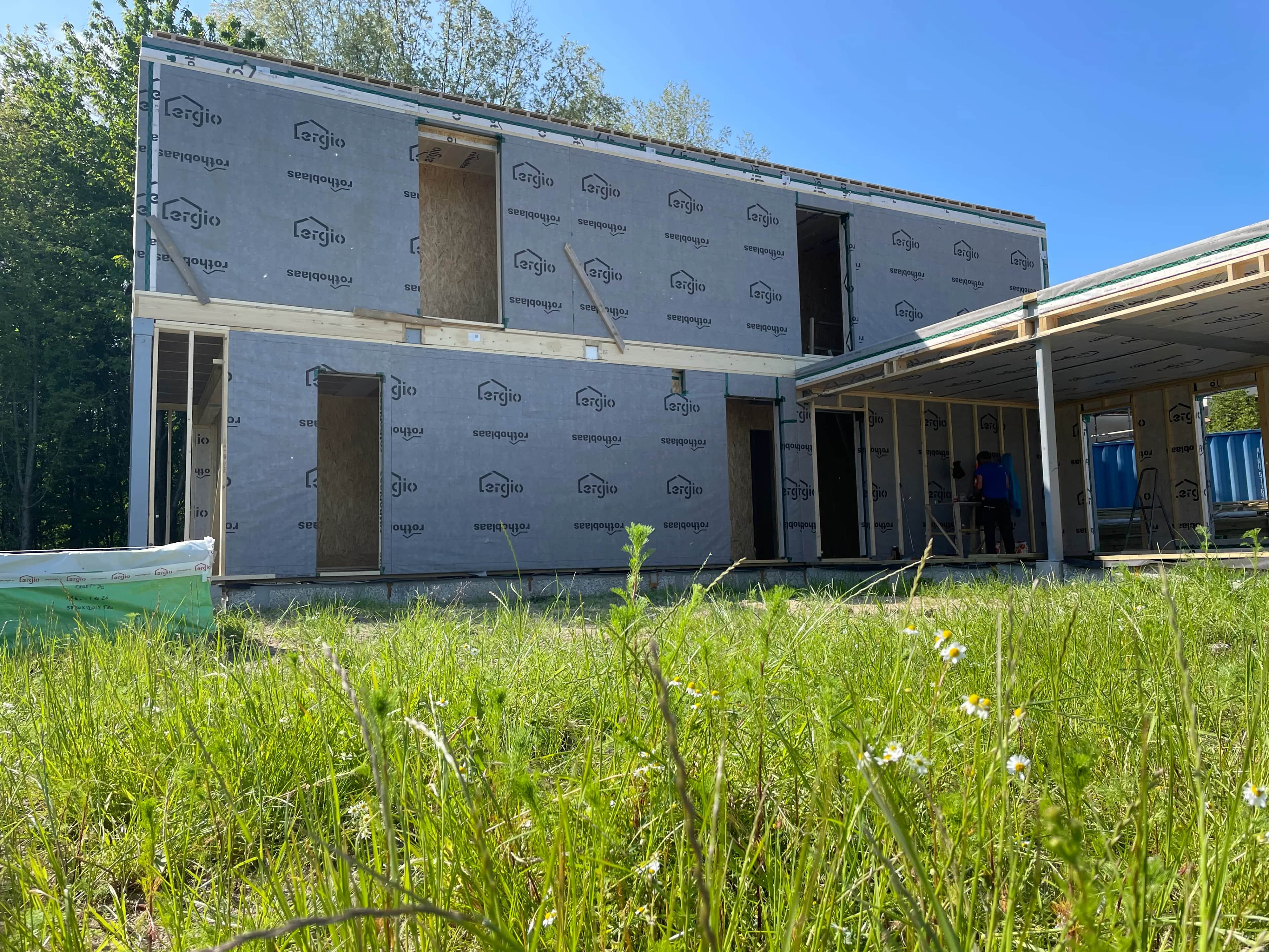 Fațada casei Horizon House în timpul construcției