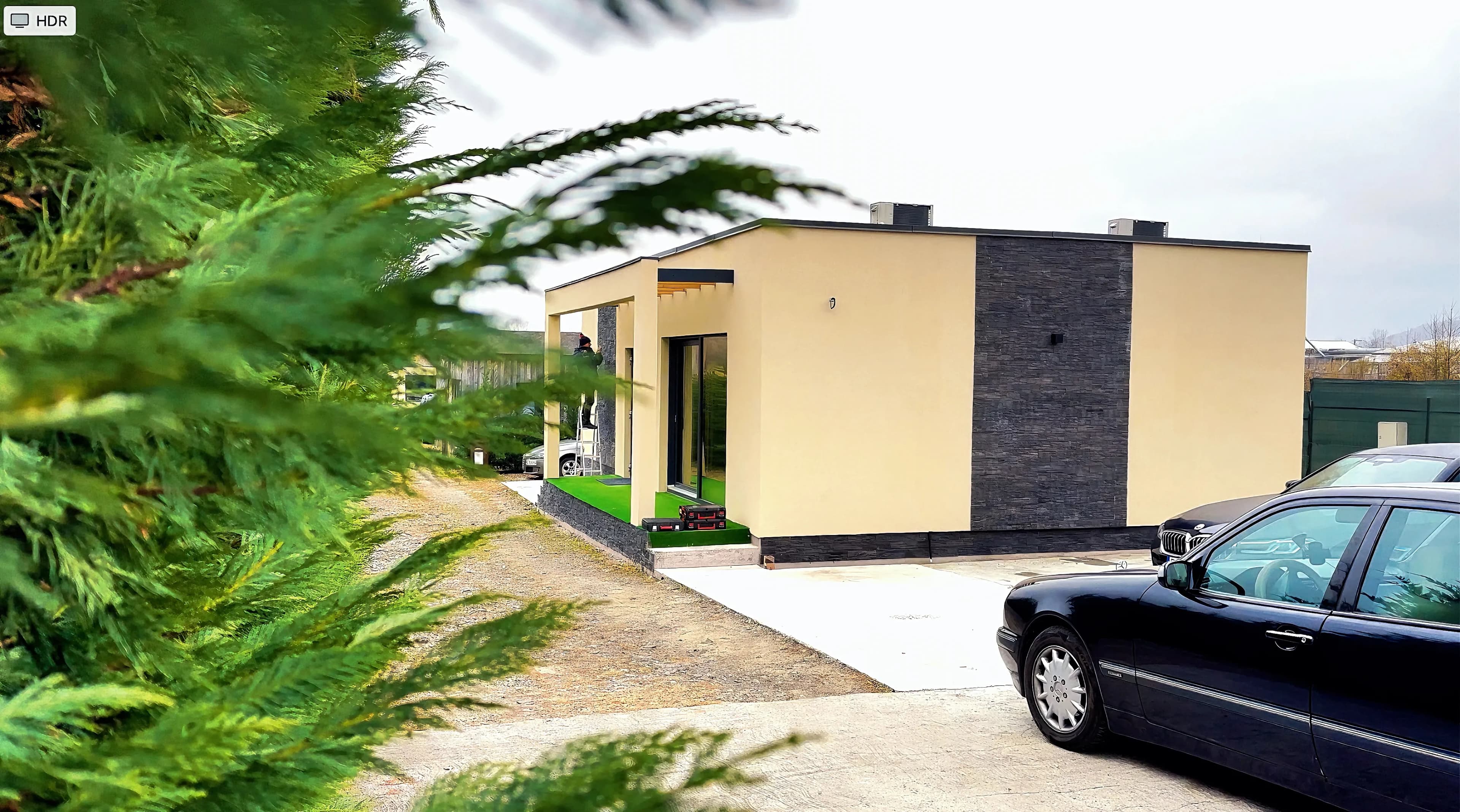 Biroul Elite Solutions cu structură din lemn, finisat